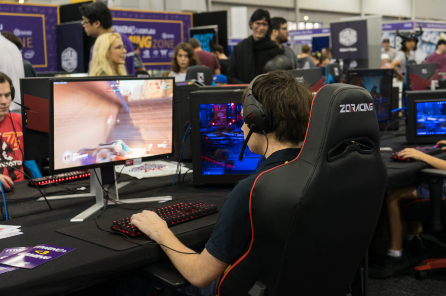Supanova - Brisbane 2017 - Playing Overwatch