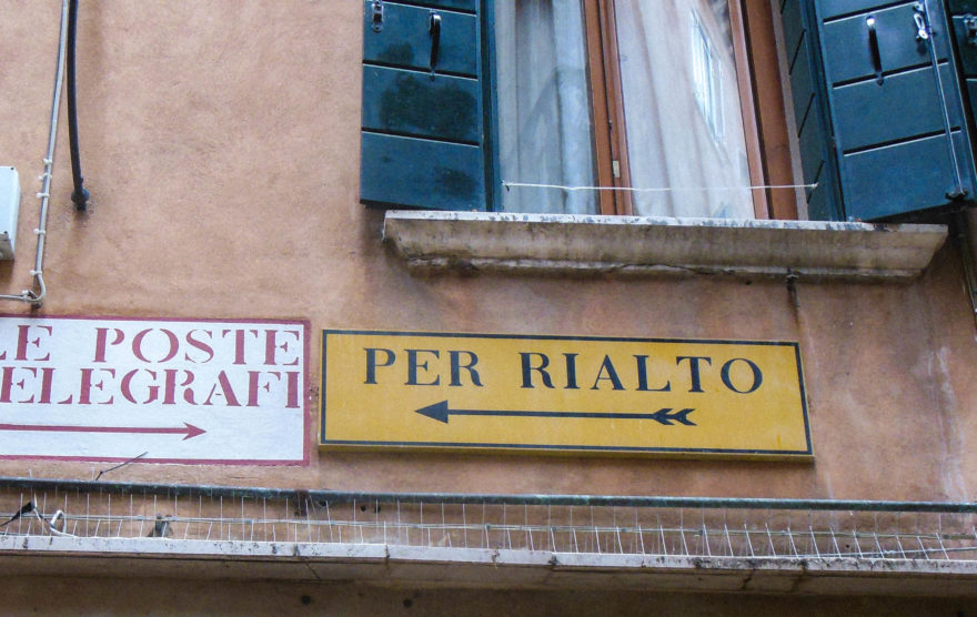 Venice - Signage to Rialto Bridge